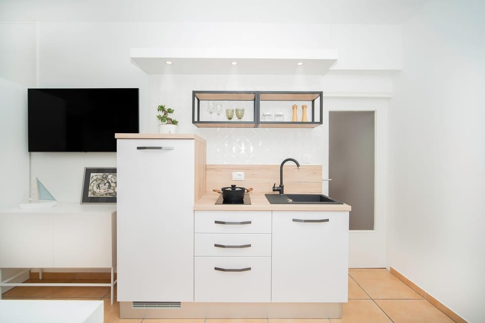Coffee/tea facilities, Kitchen or kitchenette, Communal kitchen