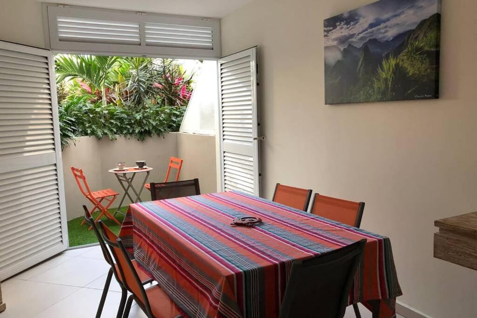 à deux pas du lagon bel appartement quartier très vivant à l'hermitage Apartment in Saint-Paul