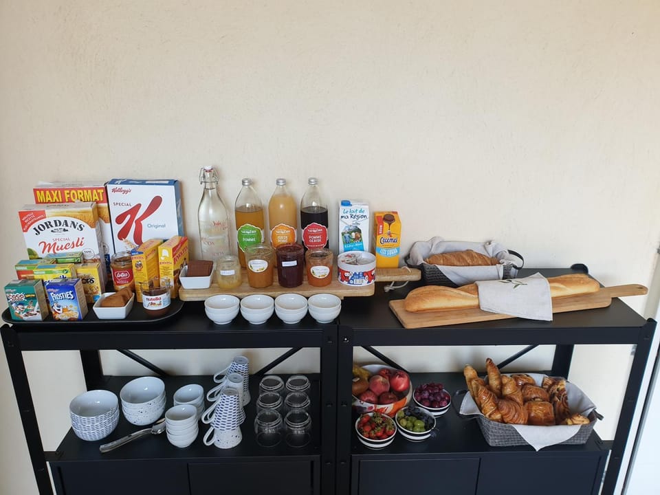 Food and drinks, Breakfast, Continental breakfast, Continental breakfast, Buffet breakfast, Buffet breakfast