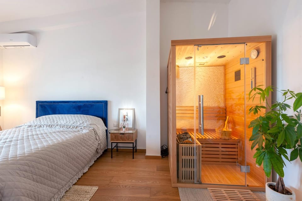 Sauna, Bedroom