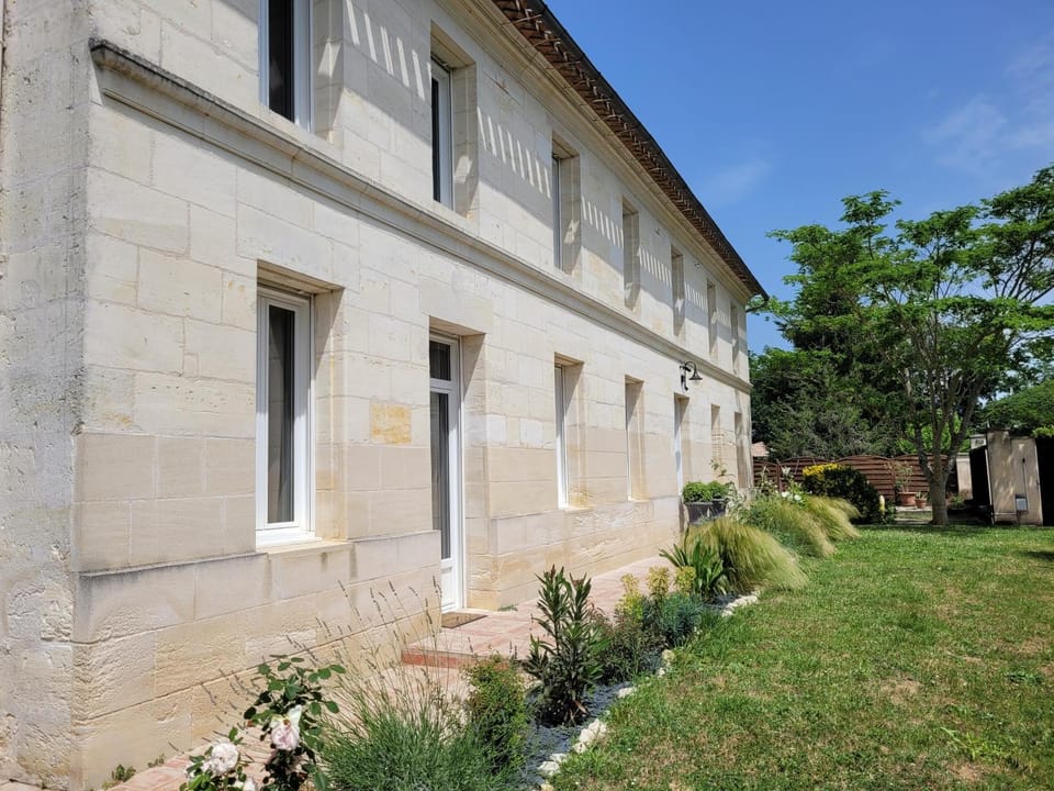 Property building, Facade/entrance, Garden, Garden