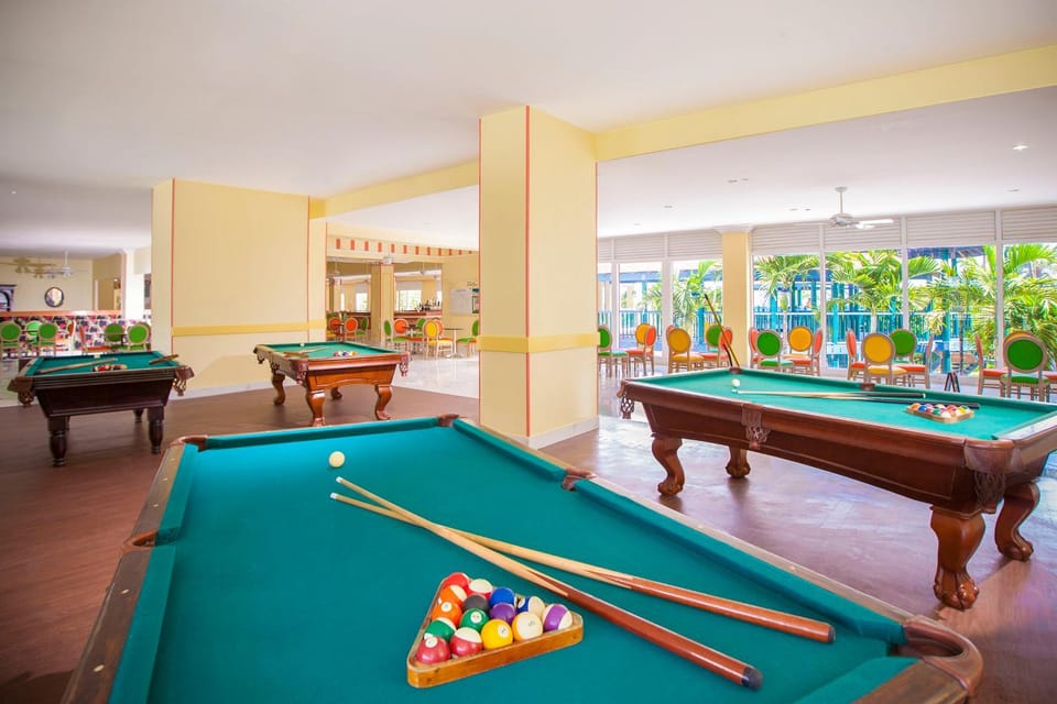 Billiard, Game Room
