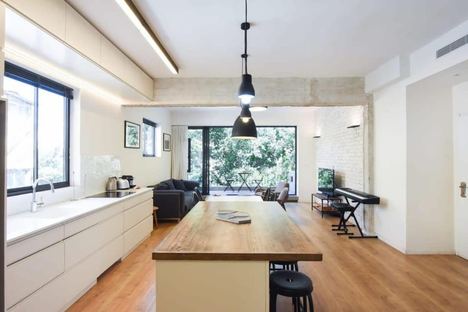 Central 2BR with Balcony in Dizengoff by HolyGuest Apartment in Tel Aviv-Yafo