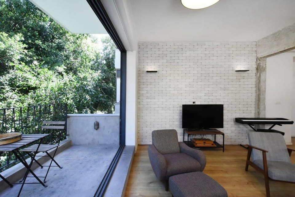 Central 2BR with Balcony in Dizengoff by HolyGuest Apartment in Tel Aviv-Yafo