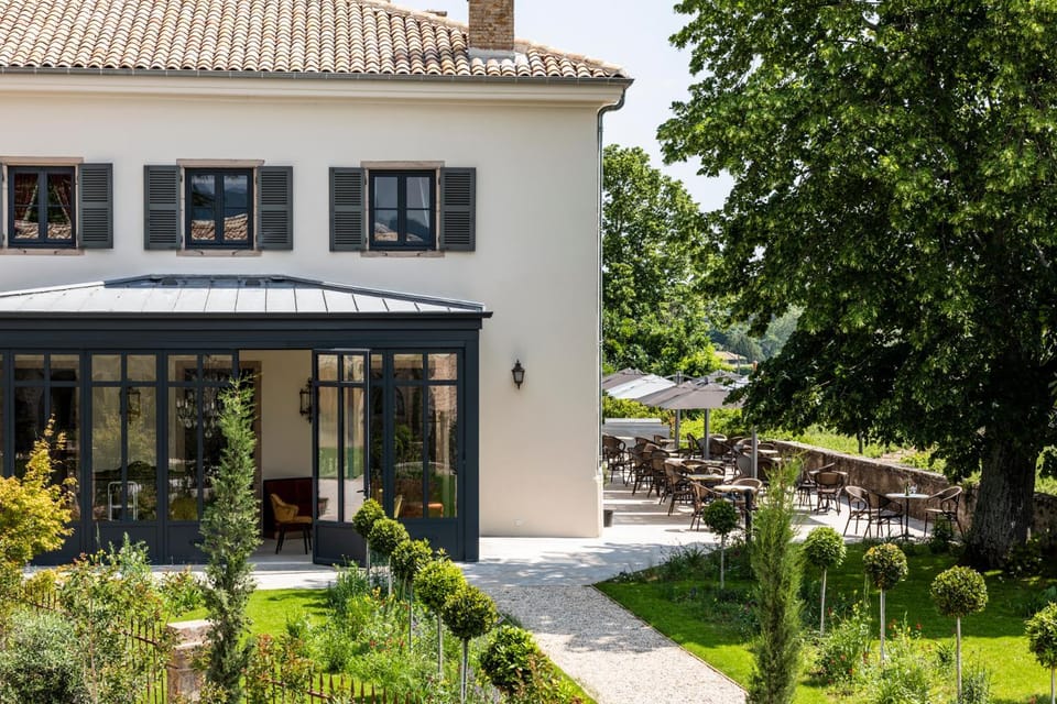 Property building, Patio, Facade/entrance, Garden