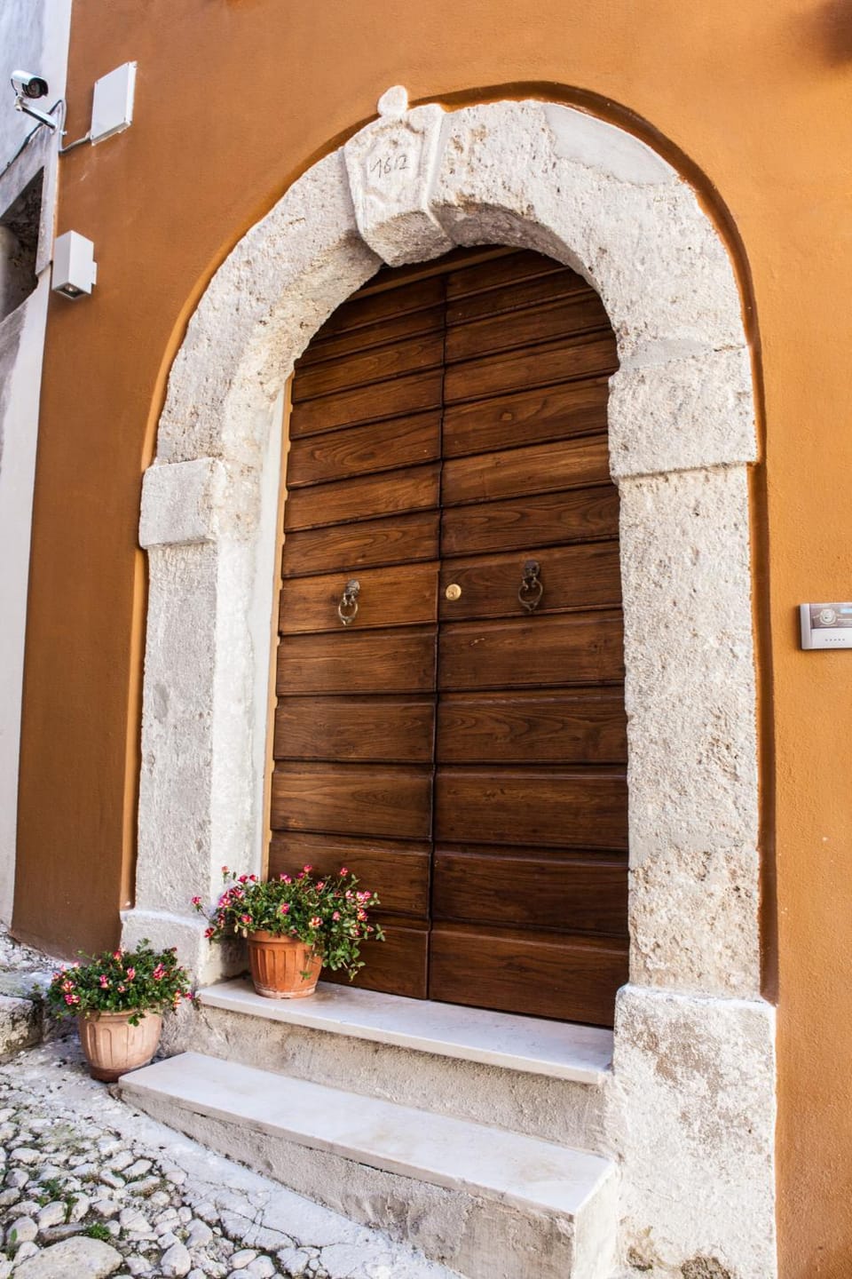 Property building, Facade/entrance, Day