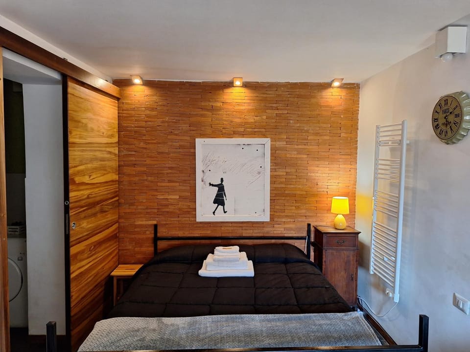 Bed, Bathroom, TV and multimedia, Photo of the whole room, Bedroom, internet, locker