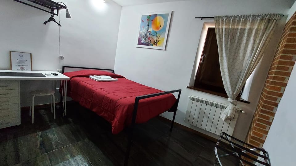 Shower, Bed, Bathroom, TV and multimedia, Photo of the whole room, Bedroom, locker, air conditioner