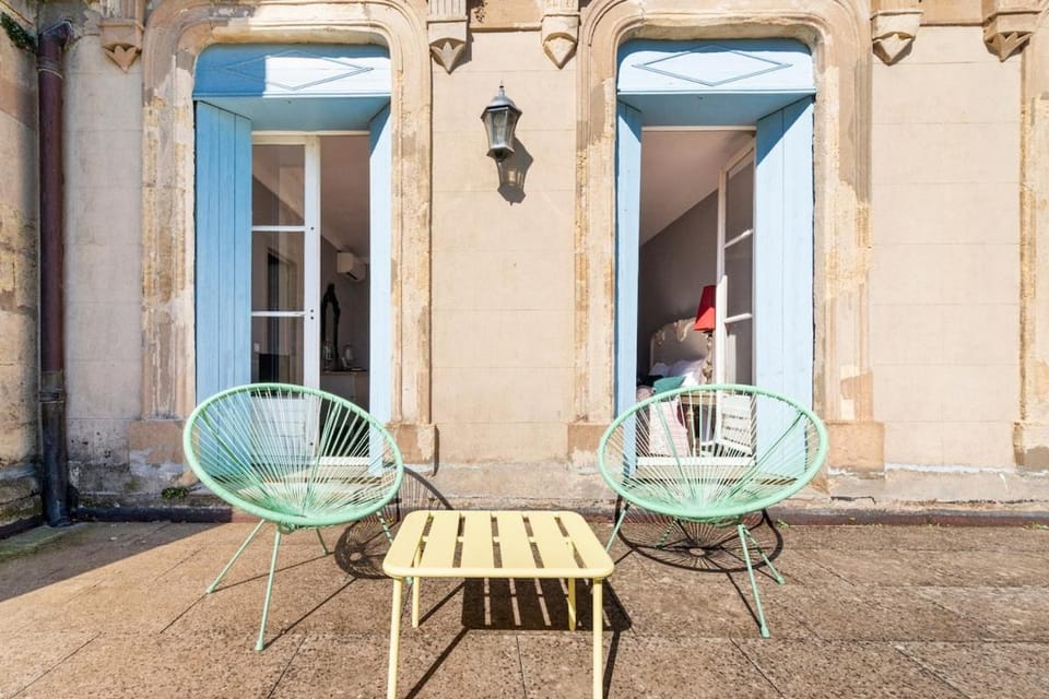 Château Sainte cécile Chambres D'hôtes / Guest house in Castle Château sainte cécile Bed and Breakfast in Nézignan-l'Évêque