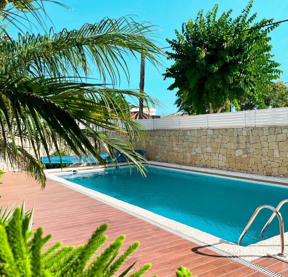 Swimming pool, sunbed