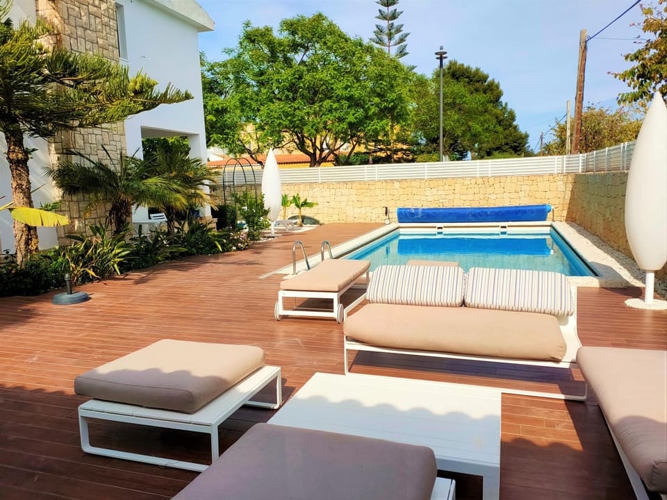 Balcony/Terrace, Swimming pool, sunbed