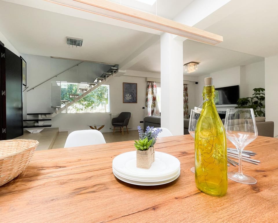 Kitchen or kitchenette, Seating area
