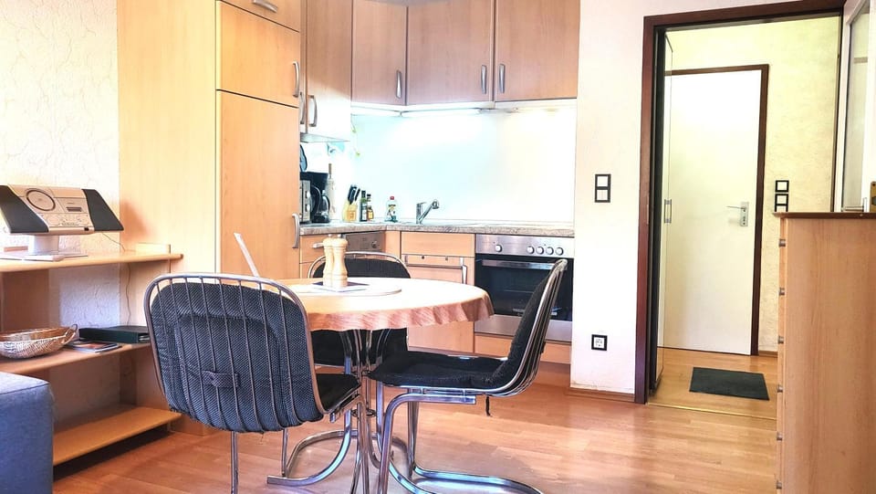 Seating area, Dining area, kitchen