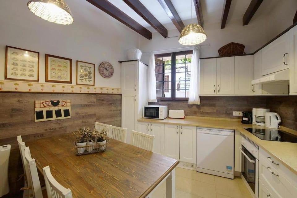 Property building, Kitchen or kitchenette, Living room