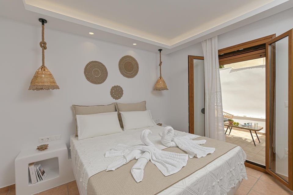 Bed, Bedroom, Family