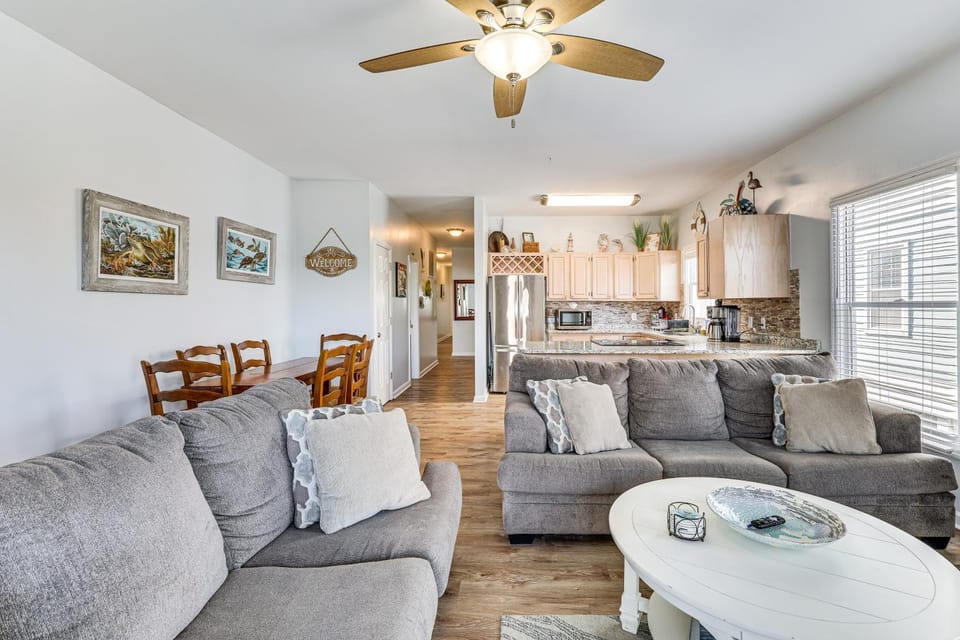 Carolina Beach Condo with Deck: Steps to Shore! House in Carolina Beach