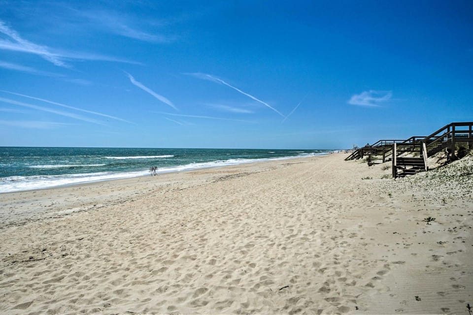 Carolina Beach Condo with Deck: Steps to Shore! House in Carolina Beach