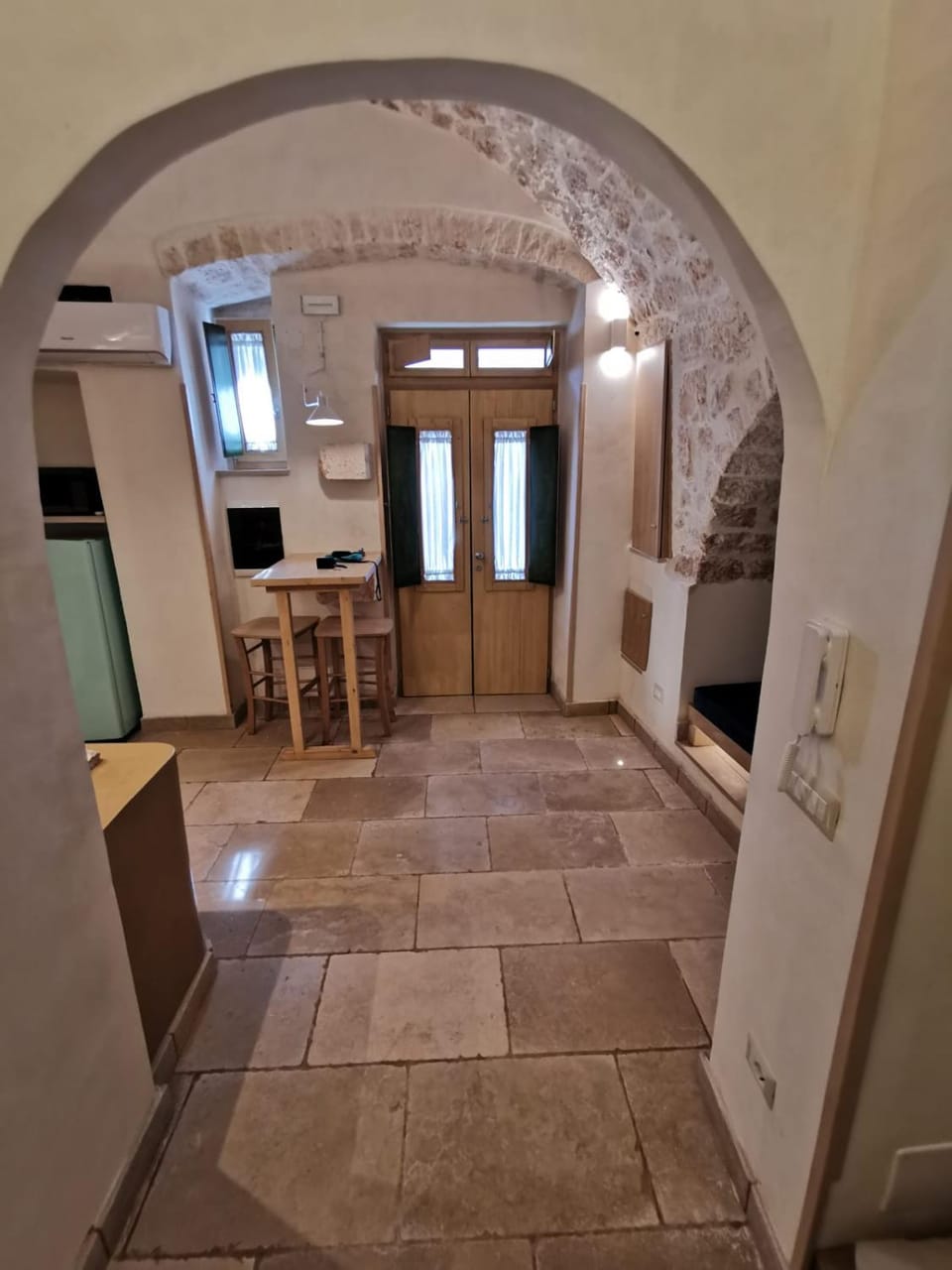 Kitchen or kitchenette, Living room, Seating area, Dining area