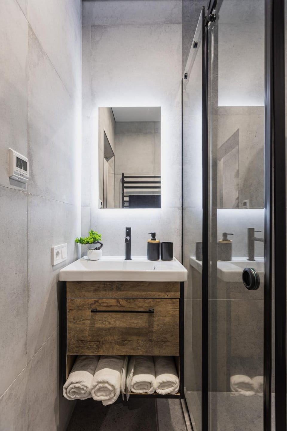 Shower, Bathroom, towels