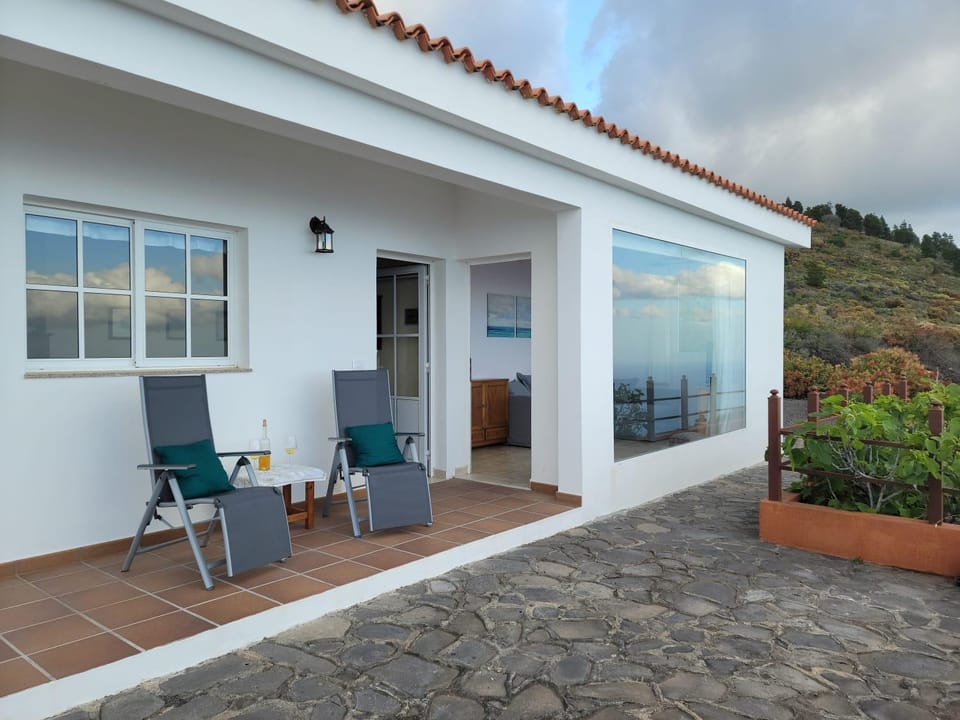 Patio, Facade/entrance