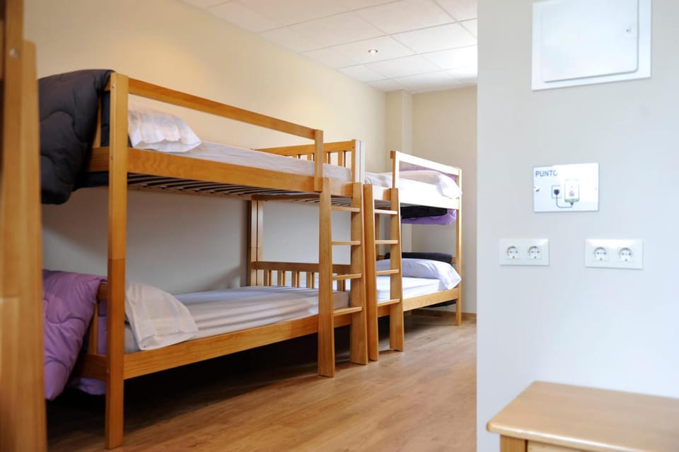 Bedroom, bunk bed