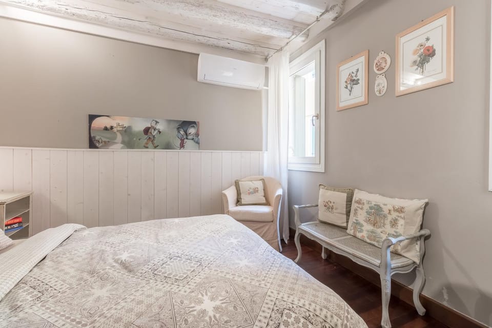 Bed, Photo of the whole room, Bedroom, air conditioner