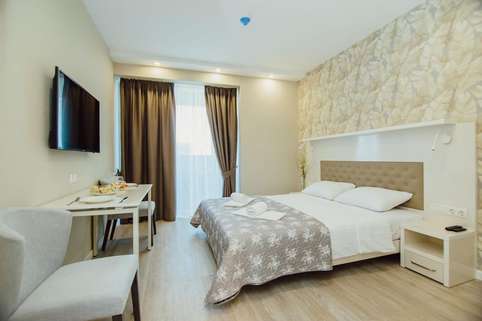 Bed, TV and multimedia, Photo of the whole room