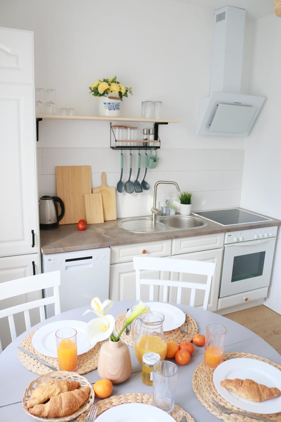 Kitchen or kitchenette, Food and drinks, Dining area, Food, pet friendly, stove