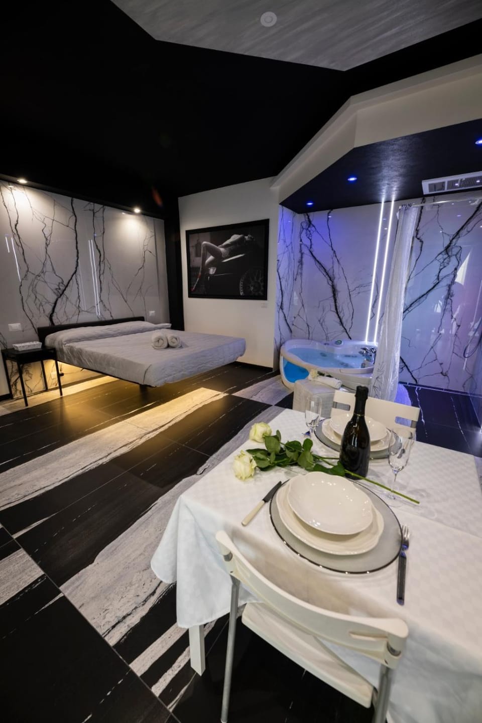 Garda fantasy green jacuzzi sauna piscina Apartment in Desenzano del Garda