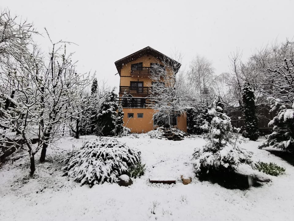Casa Bunicii Comarnic Bed and Breakfast in Prahova, Romania