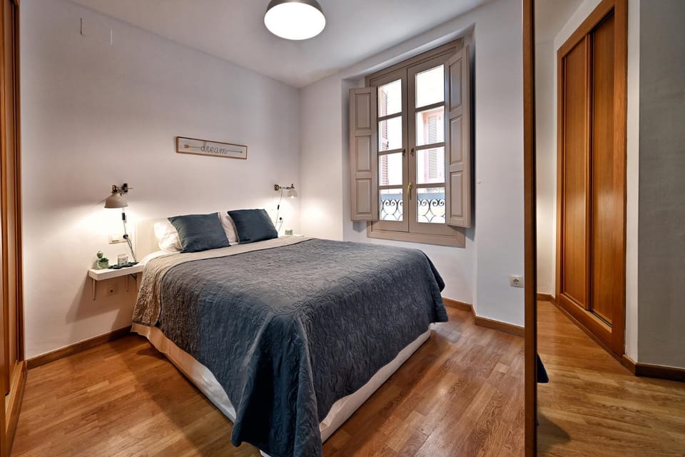 Bed, Photo of the whole room, Bedroom, wardrobe
