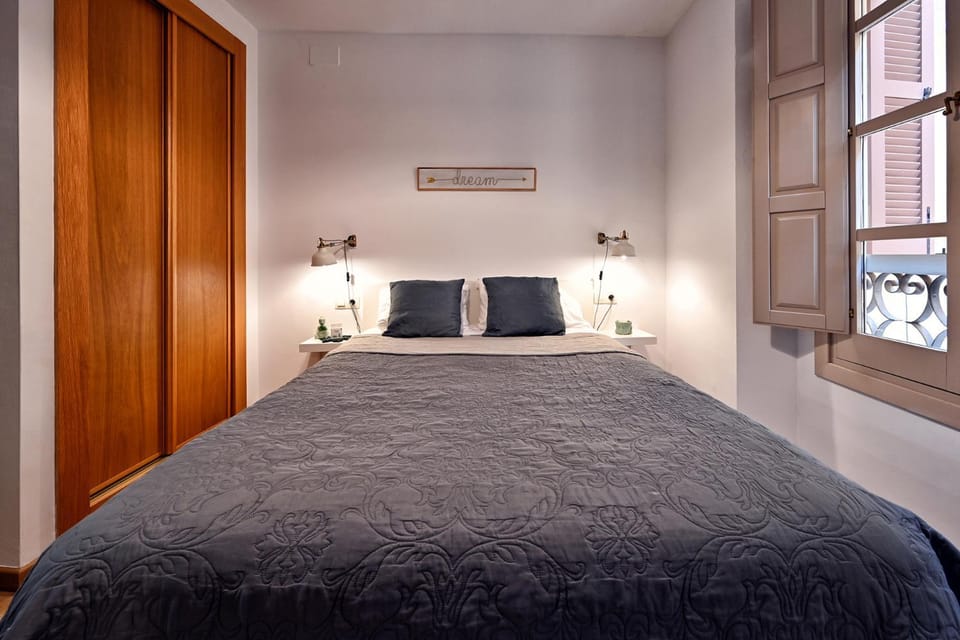 Bed, Photo of the whole room, Bedroom, wardrobe