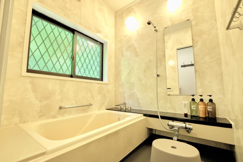 Shower, Bath