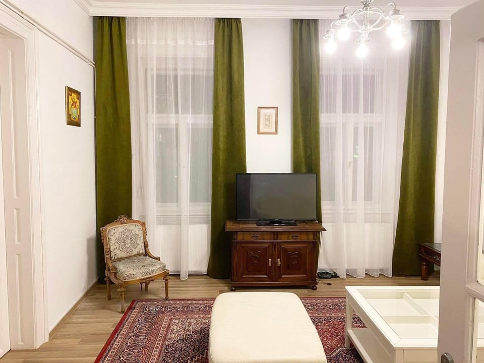 Platános Apartman Tata Apartment in Hungary