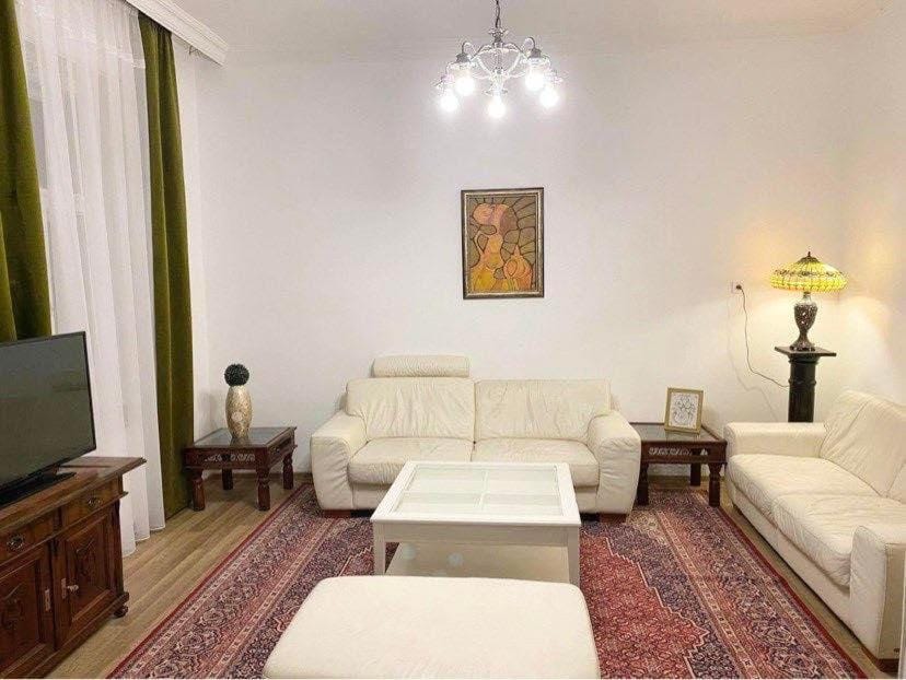 Platános Apartman Tata Apartment in Hungary