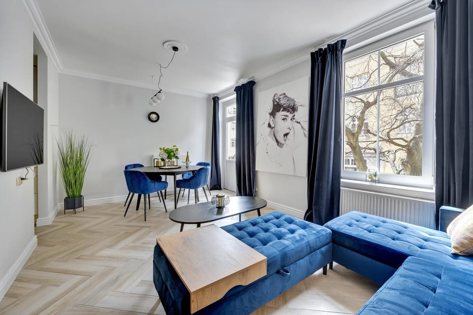 Living room, Photo of the whole room, Seating area, Dining area