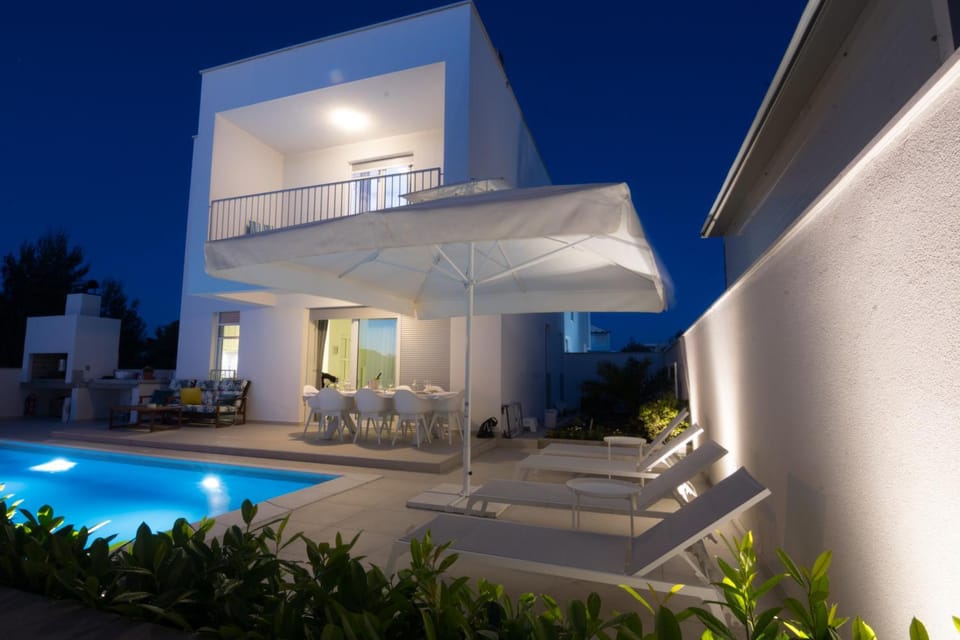 Property building, Swimming pool