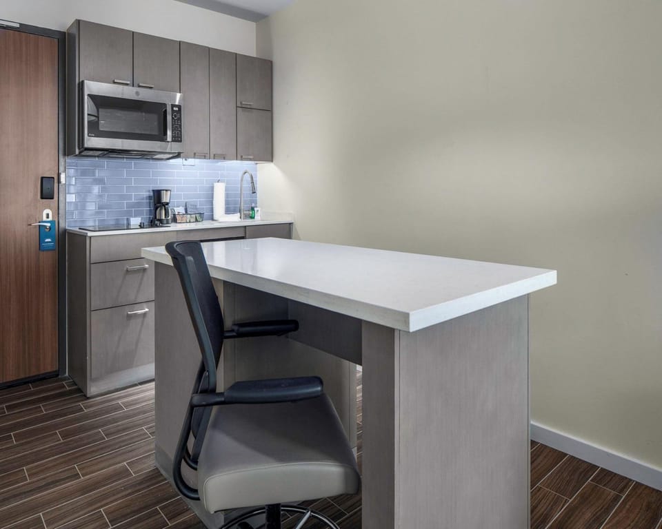 Kitchen or kitchenette