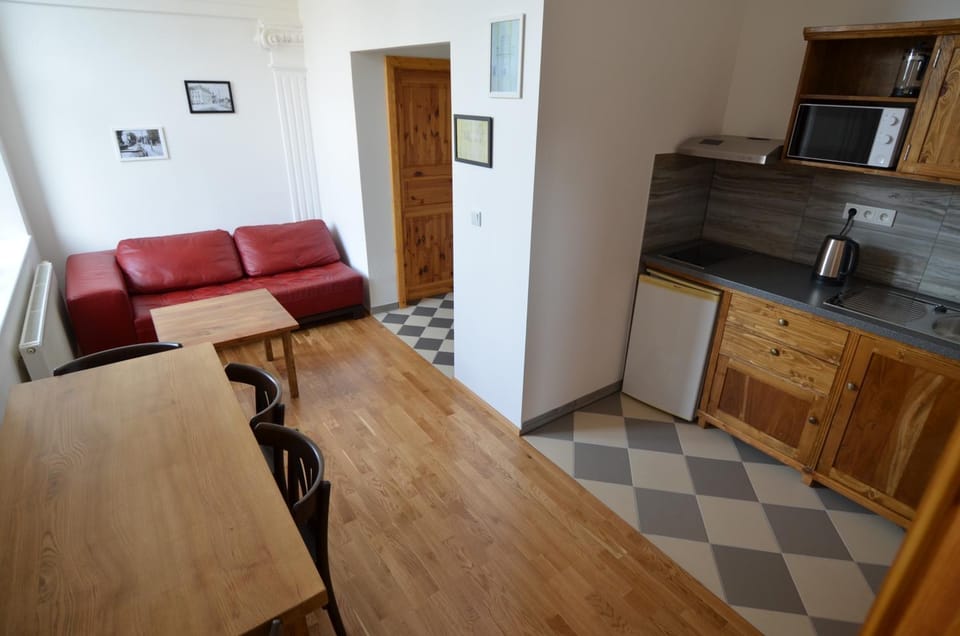 Kitchen or kitchenette, Living room