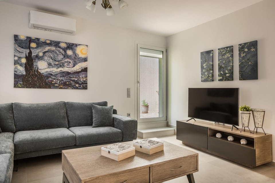 TV and multimedia, Living room, Seating area
