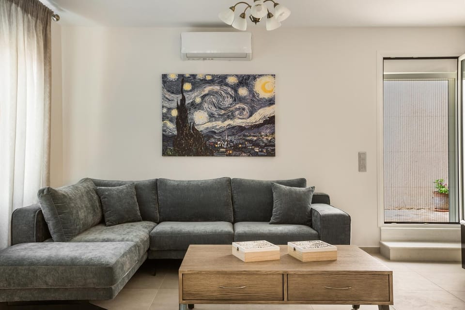 Facade/entrance, Living room, Seating area