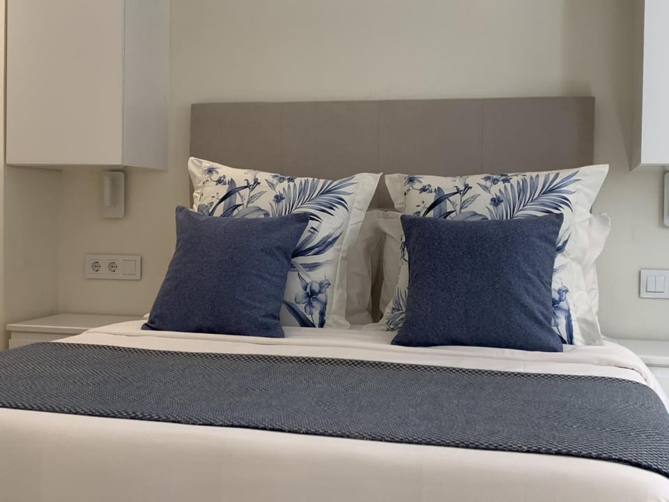 Sitges Spaces Oasis Suites- 4 Bedroom, 4 Ensuite Bathrooms, Terrace, Pool, Sitges Centre Apartment in Sitges