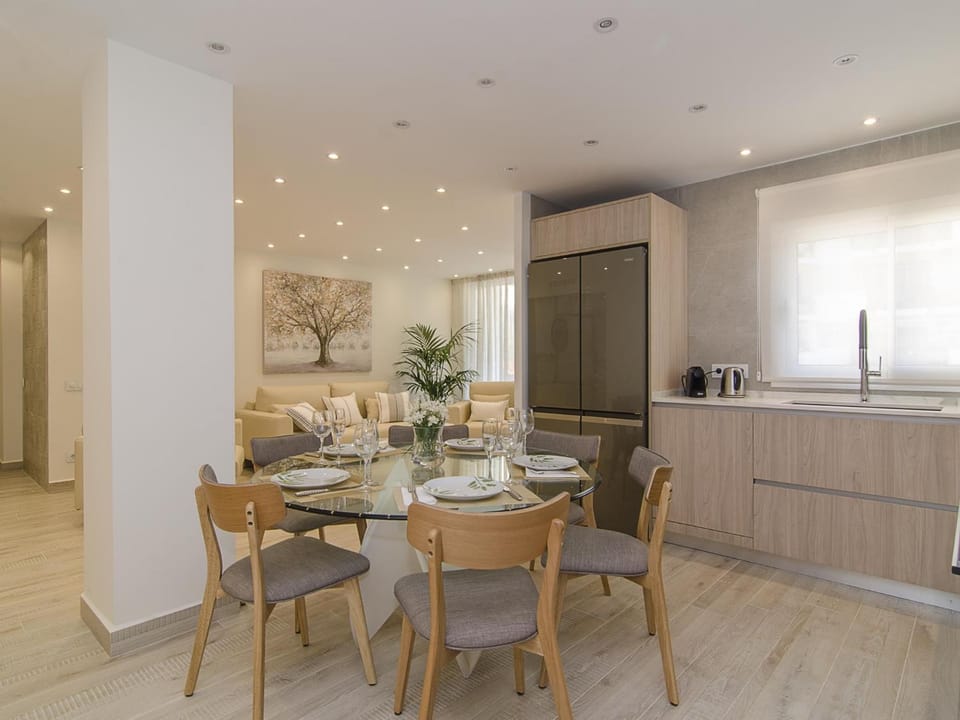 Sitges Spaces Oasis Suites- 4 Bedroom, 4 Ensuite Bathrooms, Terrace, Pool, Sitges Centre Apartment in Sitges