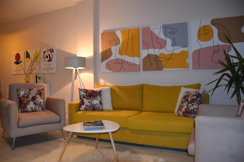 Living room, Seating area