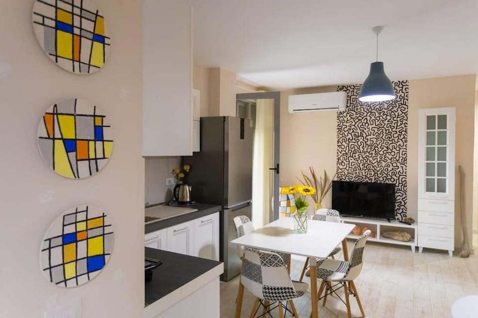 TV and multimedia, Kitchen or kitchenette, Dining area