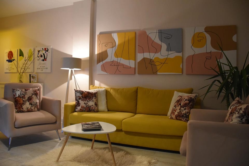 Living room, Seating area