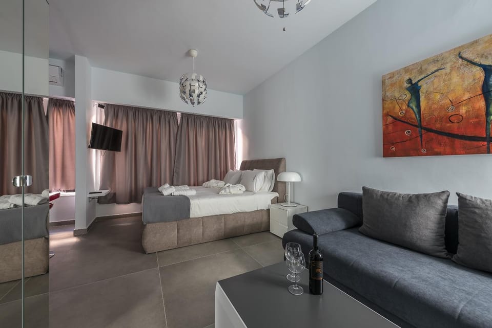Iguana Gold Luxury Suites 1min from Ermou str Apartment in Athens