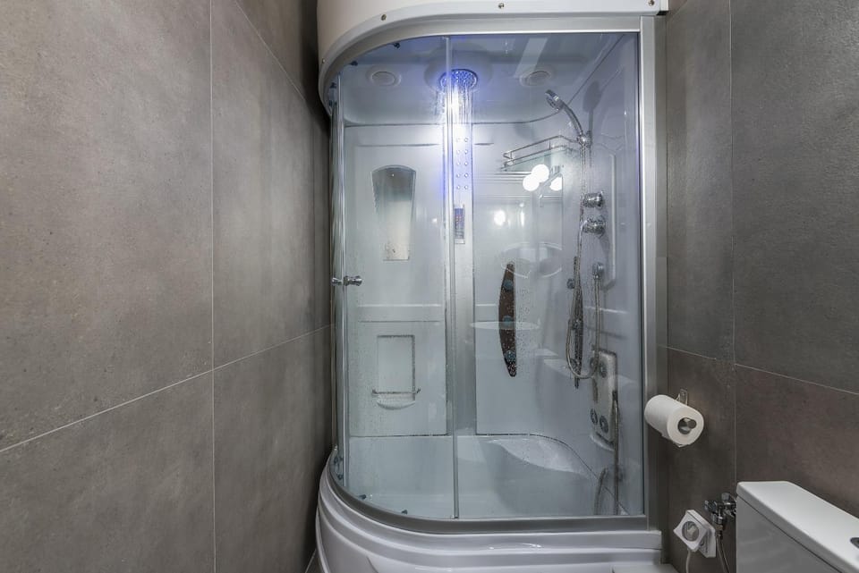 Iguana Gold Luxury Suites 1min from Ermou str Apartment in Athens