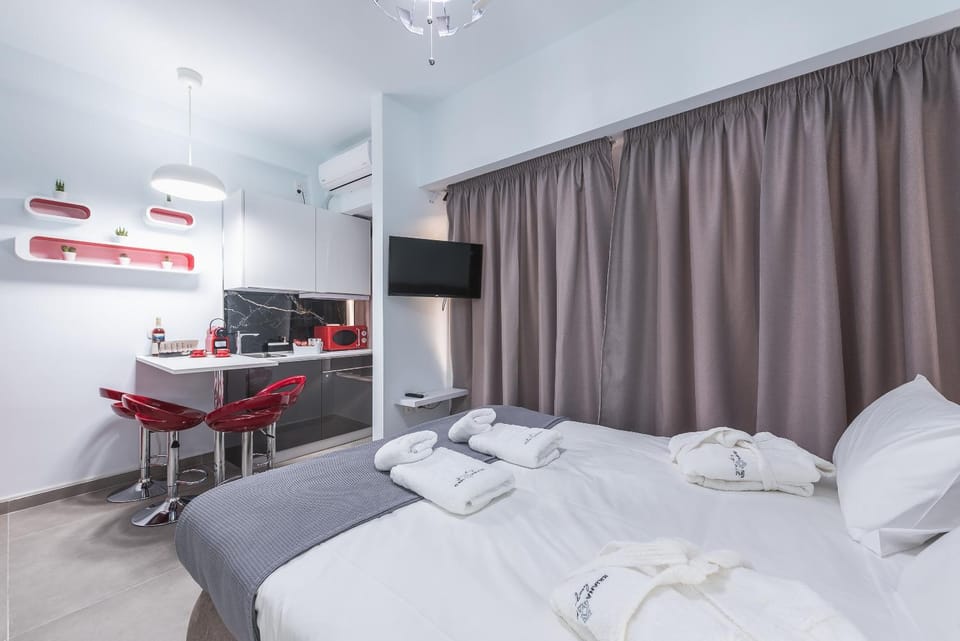 Iguana Gold Luxury Suites 1min from Ermou str Apartment in Athens