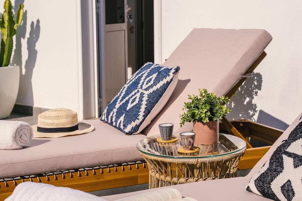 Seating area, Sea view, sunbed